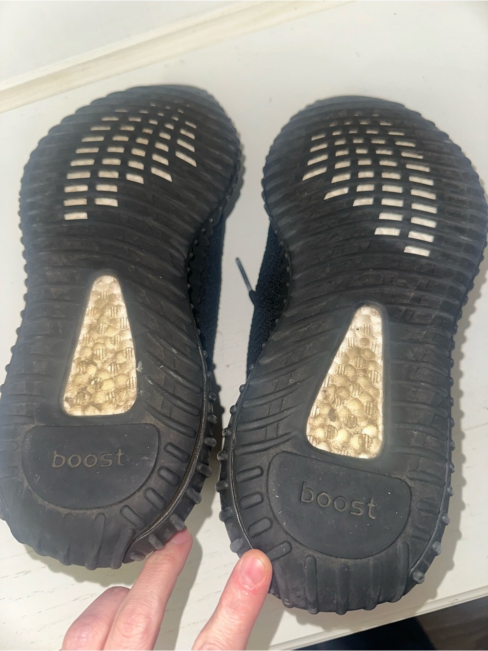 Yeezy Boost 350 V2 Black Red Men’s Size 9
Knit Sneakers Athletic Shoes - Picture 5 of 8